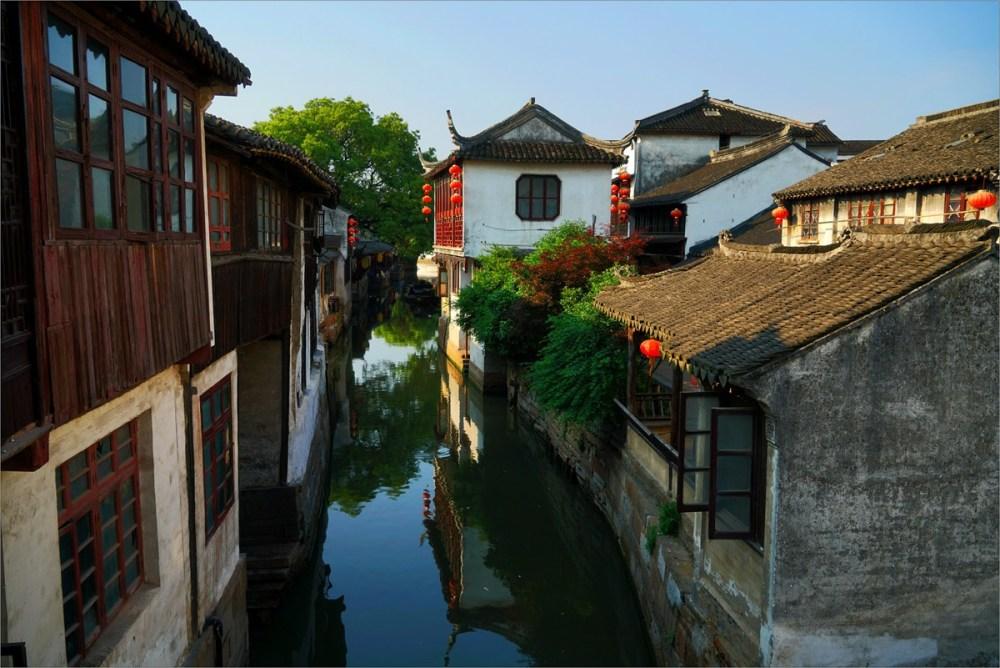 上百件艺术家的艺术作品，与古朴的老街老巷，发生碰撞与融合